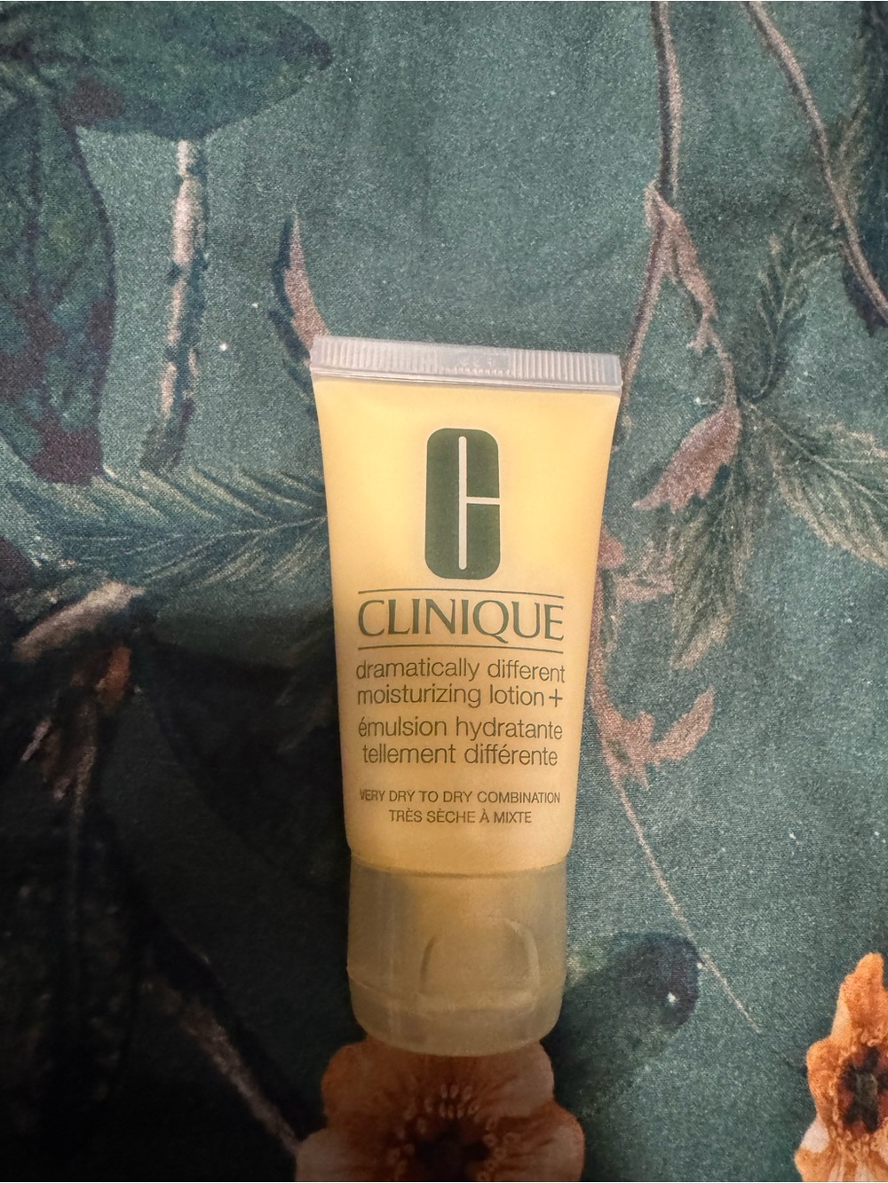 Clinique Dramatically Different Moisturizing Lotion+ — Yellow